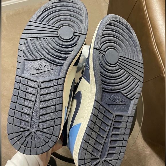 Nike Air Jordan 1 Obsidians - Picture 7 of 8